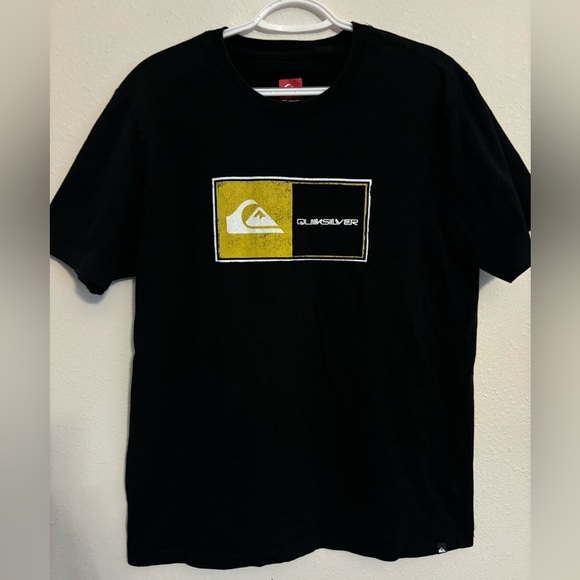 Quiksilver Other - Quiksilver Men's Black and Yellow T-shirt‎